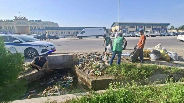 Дар Душанбе чорабинии экологӣ барои тоза кардани кӯчаҳо баргузор шуд - Sputnik Тоҷикистон