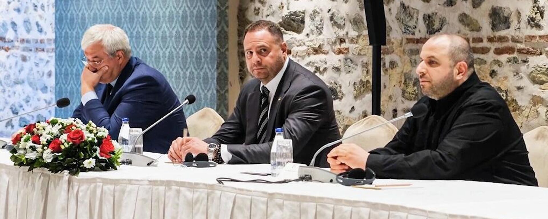 Глава МИД Украины Андрей Сибига, глава офиса президента Украины Андрей Ермак и министр обороны Украины - Sputnik Тоҷикистон, 1920, 12.05.2026