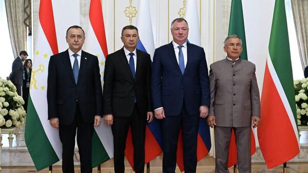 Хуснуллин и Расулзода обсудили развитие сотрудничества России и Таджикистана - Sputnik Таджикистан