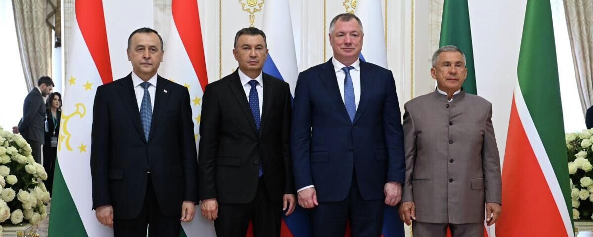 Хуснуллин и Расулзода обсудили развитие сотрудничества России и Таджикистана - Sputnik Таджикистан, 1920, 15.05.2026