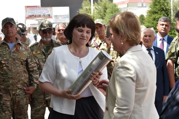 Торжественная церемония передачи капсулы с землей с места погребения Н. Томина представителям Курганской области (Куляб) - Sputnik Таджикистан