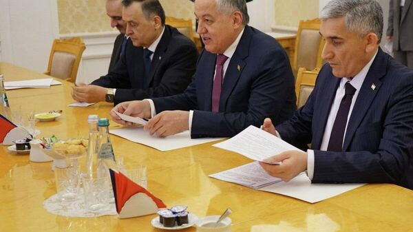 Вазирони корҳои хориҷии Тоҷикистон ва Русия дар Маскав таҳкими ҳамкориҳоро баррасӣ карданд - Sputnik Тоҷикистон