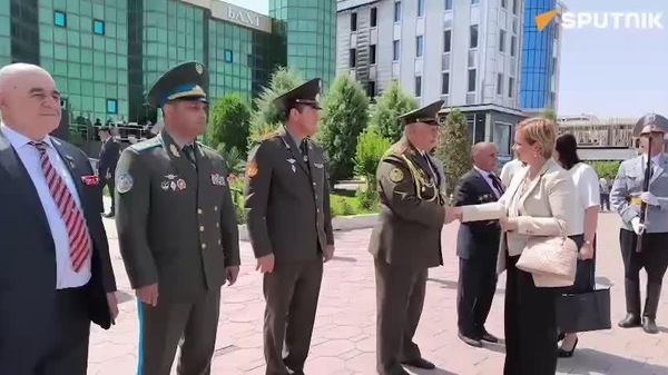Параллельно с Москвой в Кулябе прошла церемония передачи капсулы с землей с могилы комбрига Томина - Sputnik Таджикистан