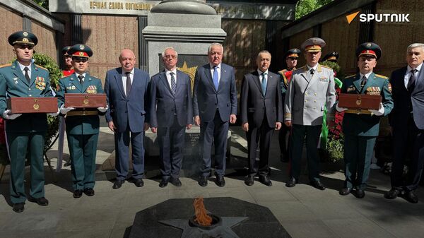 В Москве прошла церемония передачи земли с места захоронения таджикских политиков - Sputnik Таджикистан