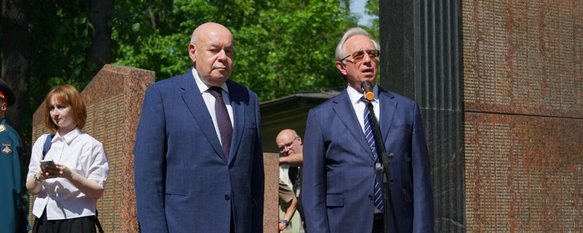 Церемония передачи земли с места захоронения Нусратулло Махсума, Шириншо Шохтемура и Нисора Мухаммада. - Sputnik Таджикистан, 1920, 19.05.2026