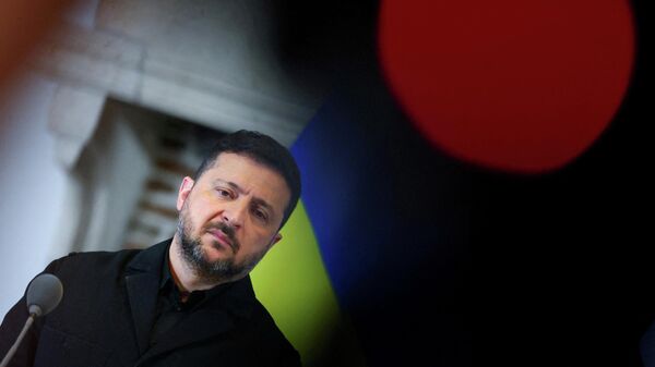 Владимир Зеленский на пресс-конференции во время вручения премии Четыре свободы в Мидделбурге, Нидерланды, 16 апреля 2026 года.  - Sputnik Тоҷикистон