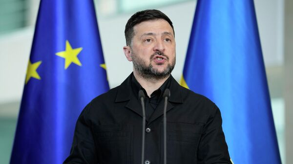 Владимир Зеленский во время пресс-конференции в рамках германо-украинских правительственных консультаций в Берлине, Германия, 14 апреля 2026 года.  - Sputnik Тоҷикистон
