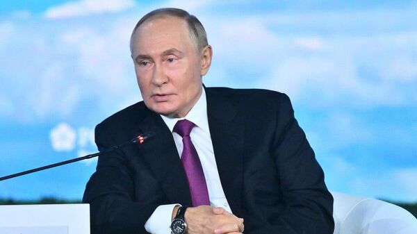 Путин аз сарбозони украинӣ даъват кард, ки дар ҷиноятҳои режими Киев иштирок накунанд - Sputnik Тоҷикистон