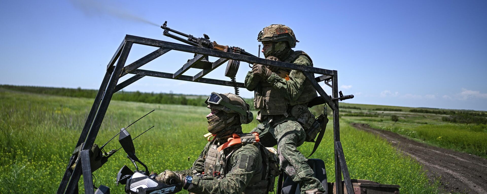 Военнослужащие 40-й бригады морской пехоты группировки войск Восток на направлении Гуляйполе в зоне СВО. - Sputnik Таджикистан, 1920, 17.06.2026