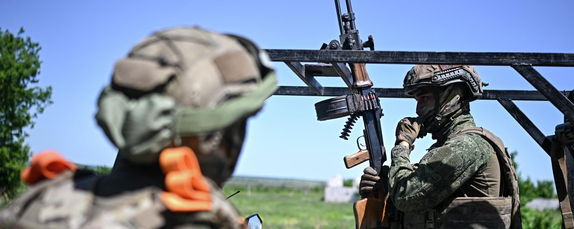 Военнослужащие 40-й бригады морской пехоты группировки войск Восток на направлении Гуляйполе в зоне СВО. - Sputnik Таджикистан, 1920, 01.07.2026