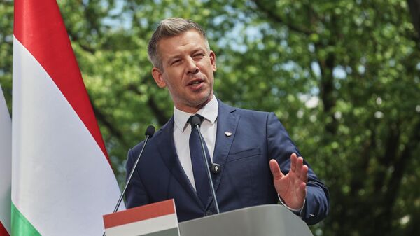 Премьер-министр Венгрии Петер Мадьяр выступает на пресс-конференции в Варшаве, Польша, в среду, 20 мая 2026 года. Премьер-министр Венгрии Петер Мадьяр выступает на пресс-конференции в Варшаве, Польша, в среду, 20 мая 2026 года. - Sputnik Таджикистан