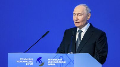 Президент РФ Владимир Путин на пленарном заседании V Евразийского экономического форума в Астане.