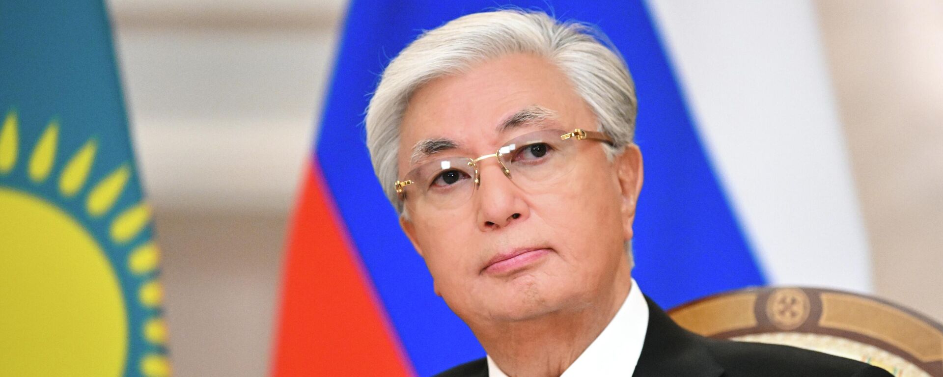 Президент Казахстана Касым-Жомарт Токаев во время беседы с президентом РФ Владимиром Путиным во Дворце Независимости в Астане. - Sputnik Таджикистан, 1920, 29.05.2026