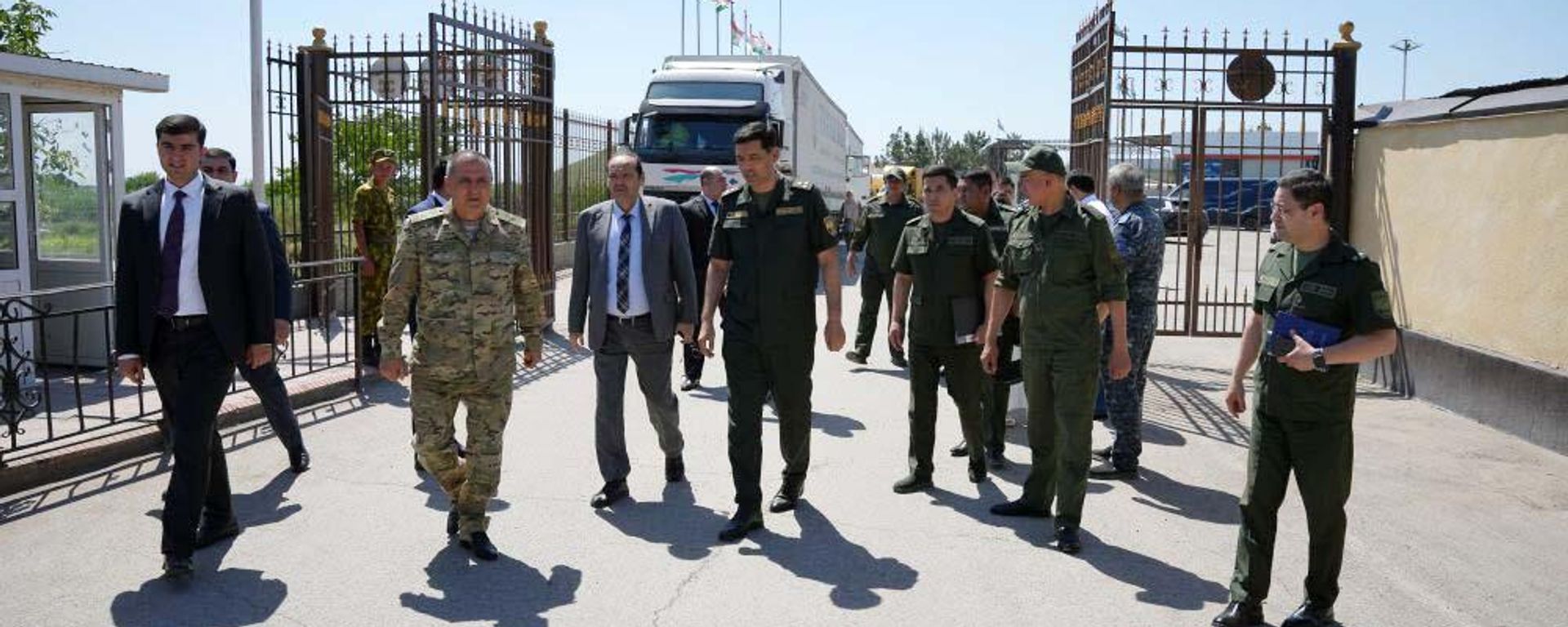 Встреча представителей таможенных служб Республики Таджикистан и Республики Узбекистан. - Sputnik Таджикистан, 1920, 01.06.2026
