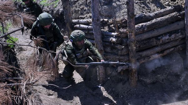 Боевая подготовка штурмовых подразделений группировки войск Запад в ЛНР.  - Sputnik Тоҷикистон