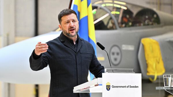 Владимир Зеленский выступает на пресс-конференции в Упсале, Швеция, 28 мая 2026 года. - Sputnik Таджикистан
