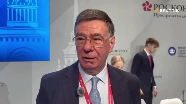 Русия исбот кард, ки аз ҷаҳон ҷудо ва танҳо истгоҳи сӯзишворӣ нест, гуфт муовини вазири корҳои хориҷии Русия Александр Панкин дар Форуми байналмилалии иқтисодии Санкт-Петербург - 2026 - Sputnik Тоҷикистон