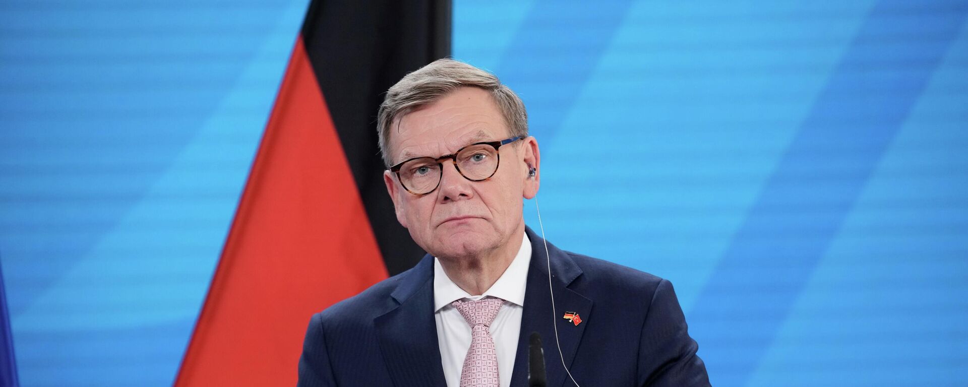 Министр иностранных дел Германии Йоханн Вадефуль принимает участие в пресс-конференции в Берлине, Германия, в понедельник, 18 мая 2026 года. - Sputnik Таджикистан, 1920, 04.06.2026