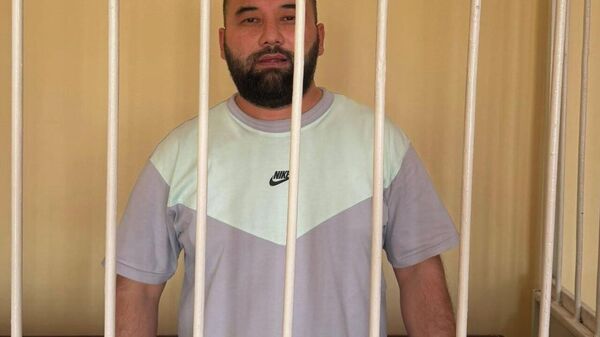 Полиси Душанбе блогери шинохта Ашуров Рустамро 10 шабонарӯз ҳабс кард - Sputnik Тоҷикистон