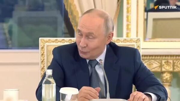 Путин изҳор дошт, ки Аврупо шармандавор аз дафни дубораи фашистон дар Украина сарфи назар мекунад - Sputnik Тоҷикистон
