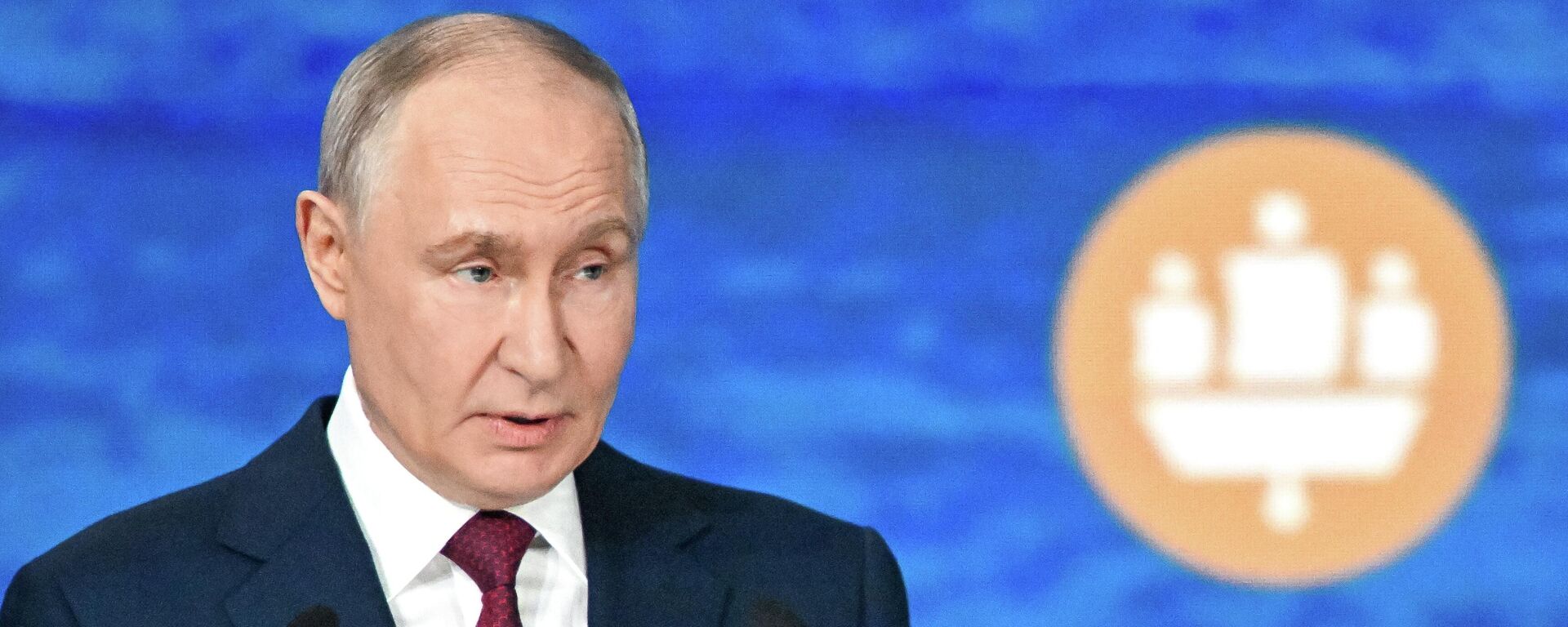 Президент РФ Владимир Путин на пленарном заседании XXIX Петербургского международного экономического форума. - Sputnik Таджикистан, 1920, 05.06.2026