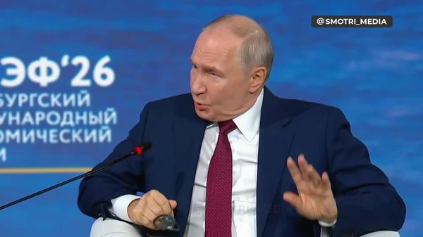 Кӯшиши истифодаи доллар ҳамчун силоҳ дар муборизаи сиёсӣ як хатои бузурги стратегии мақомоти қаблии ИМА буд, - Путин - Sputnik Тоҷикистон