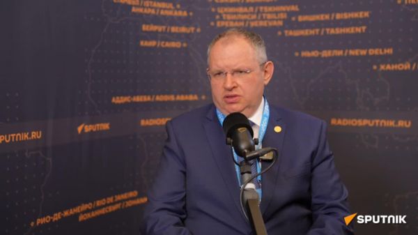 Вазифаи ҷорӣ кардани нархҳои одилонаи роуминг дар Иттиҳоди иқтисодии АвруОсиё (ИИАО) ҳалли онро душвор сохт - Sputnik Тоҷикистон