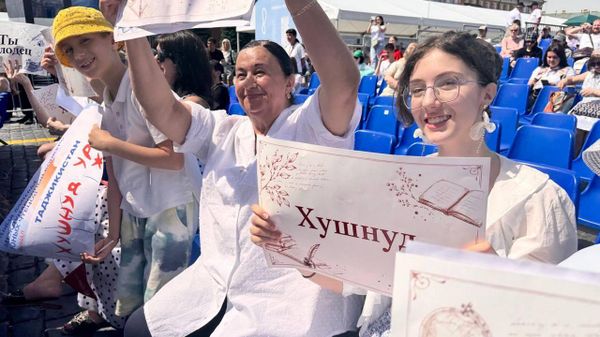 Школьник из Таджикистана стал лучшим на конкурсе чтецов в Москве - Sputnik Таджикистан