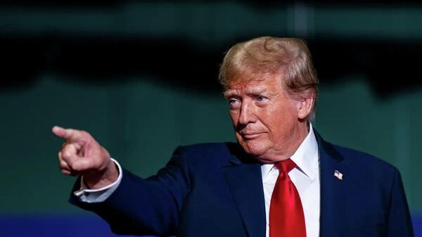 Президенти ИМА Доналд Трамп дар мусоҳиба бо FT изҳор дошт, ки қарорҳоро дар бораи Эрон на Нетаняҳу, балки ӯ қабул мекунад - Sputnik Тоҷикистон