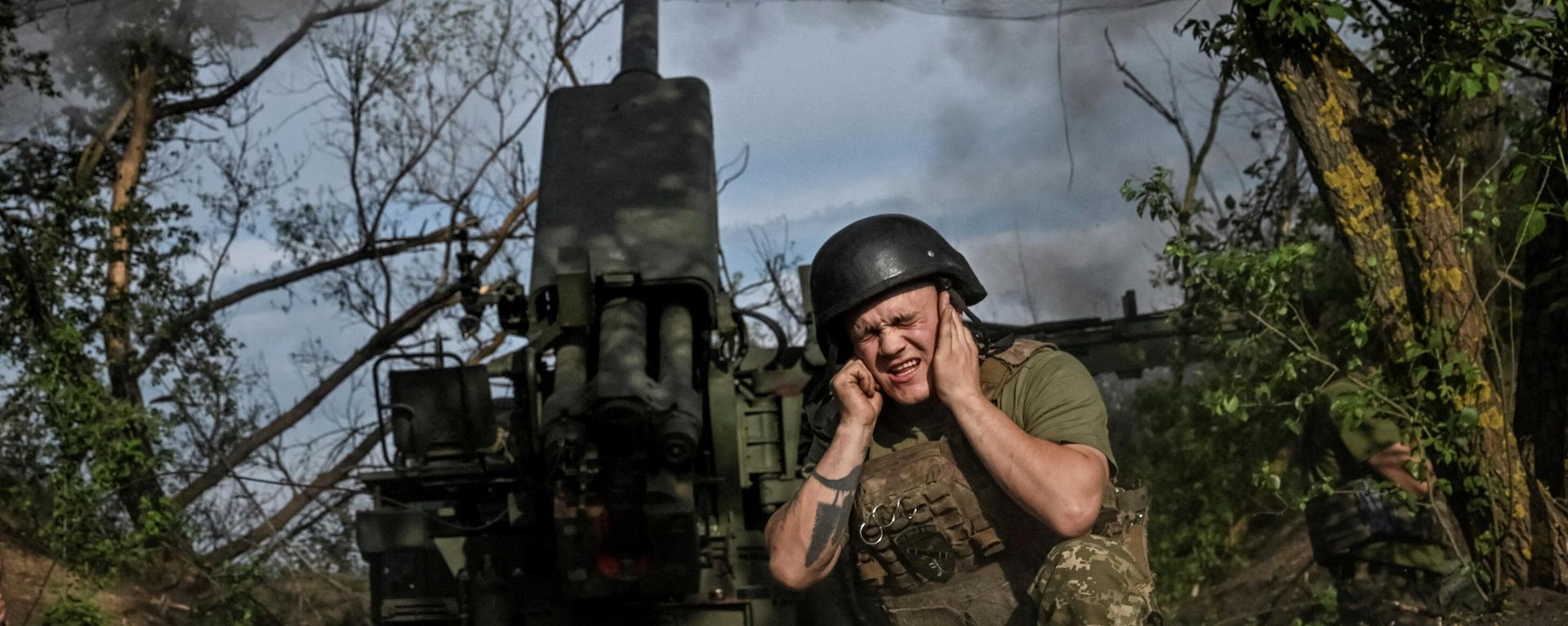 Военнослужащий 44-й отдельной артиллерийской бригады Вооруженных сил Украины стреляет из самоходной гаубицы 2С22 Богдана по российским позициям. Архивное фото - Sputnik Тоҷикистон, 1920, 05.08.2026
