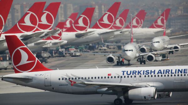 Самолеты авиакомпании Turkish Airlines в международном аэропорту имени Ататюрка в Стамбуле, пятница, 5 апреля 2019 года. - Sputnik Таджикистан