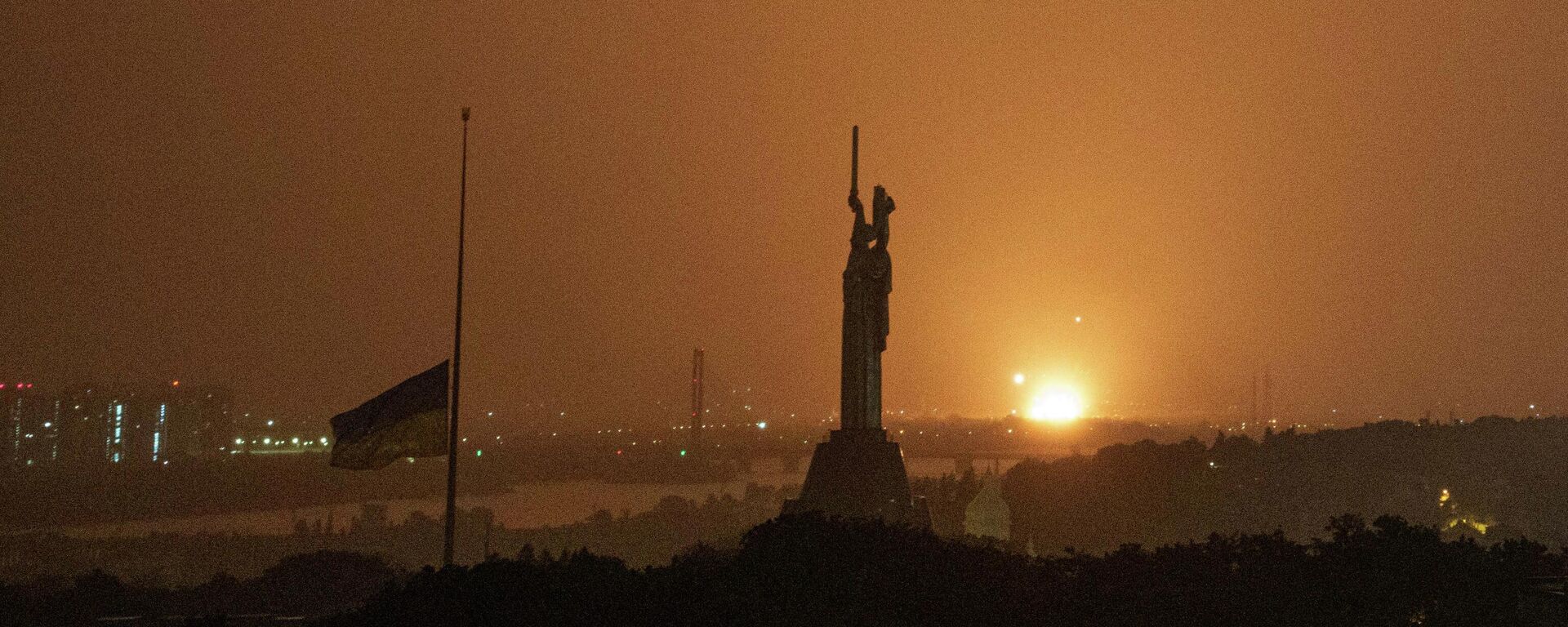 Взрыв беспилотника в Киеве 15 июня 2026 года. - Sputnik Таджикистан, 1920, 16.06.2026