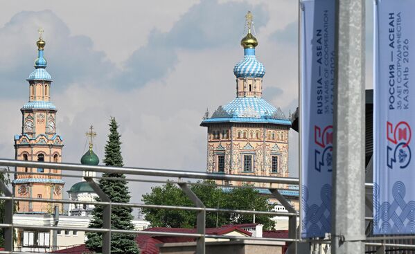Баннеры с символикой саммита "Россия – АСЕАН" в Казани. Баннеры с символикой саммита "Россия – АСЕАН" в Казани. - Sputnik Таджикистан
