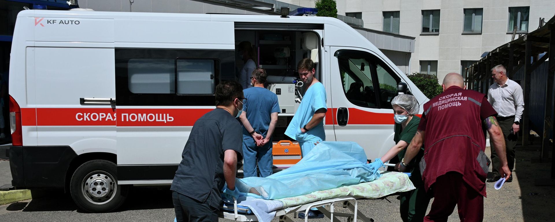 Пострадавших детей при ударе со стороны ВСУ по автобусу в Брянской области доставили в больницу. - Sputnik Таджикистан, 1920, 19.06.2026