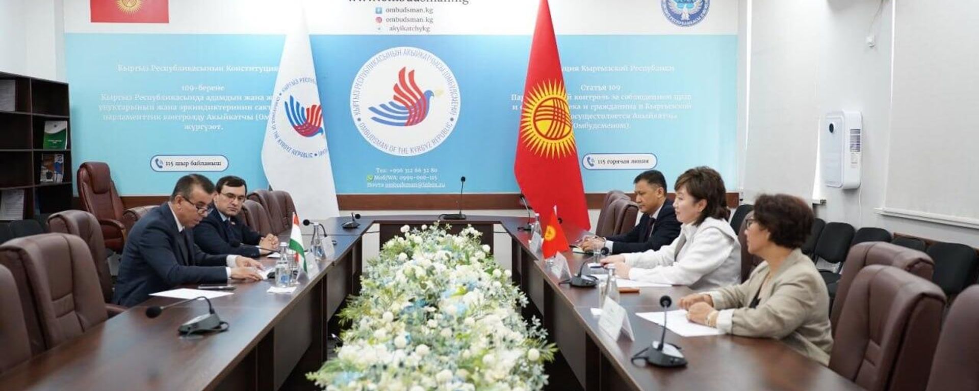Байни Тоҷикистон ва Қирғизистон Ёддошти тафоҳум оид ба ҳамкорӣ дар соҳаи ҳуқуқи инсон ба имзо расид - Sputnik Тоҷикистон, 1920, 22.06.2026