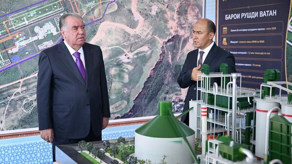 Эмомали Рахмон дал старт строительным работам на предприятии по производству цемента в Варзобском районе.  - Sputnik Тоҷикистон