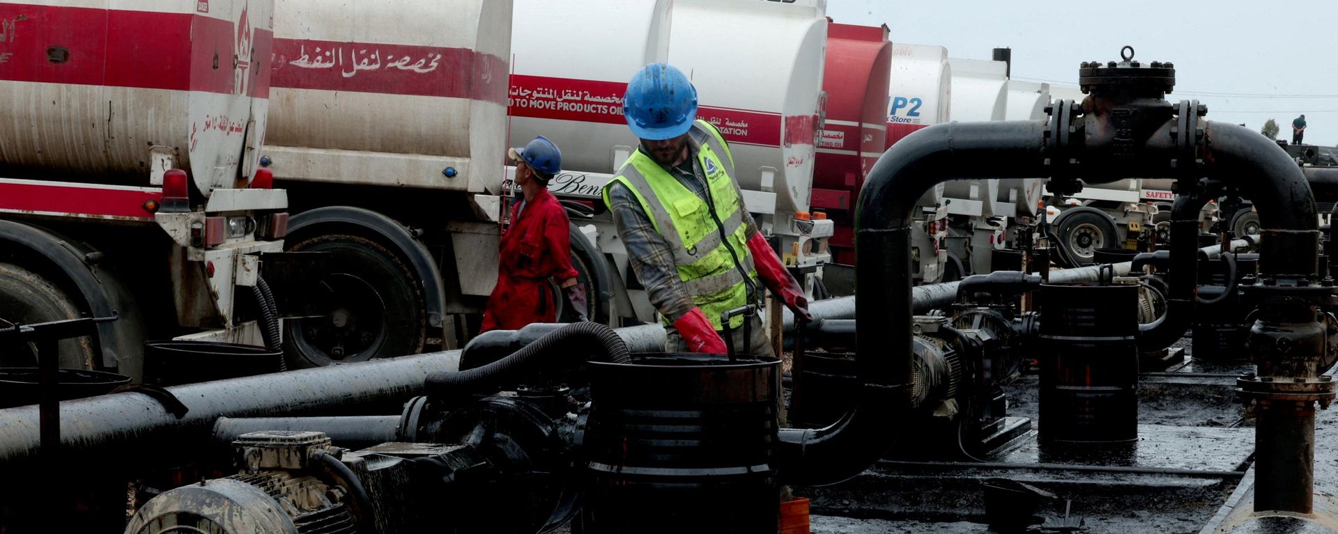 Разгрузка нефти на нефтяном терминале. Иллюстративное фото - Sputnik Таджикистан, 1920, 24.06.2026