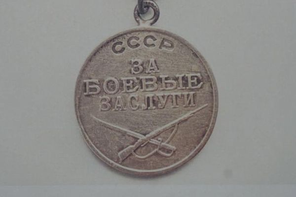 Медаль &quot;За боевые заслуги&quot;, принадлежавшая участнику Великой Отечественной войны Ишонову Алиму. - Sputnik Таджикистан