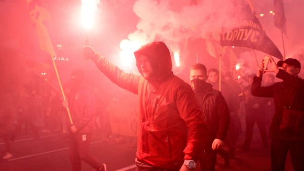Участники марша в Киеве, приуроченного к годовщине создания Украинской повстанческой армии (УПА, экстремистская организация, запрещена в России) и Дню защитника Украины. Архивное фото - Sputnik Тоҷикистон