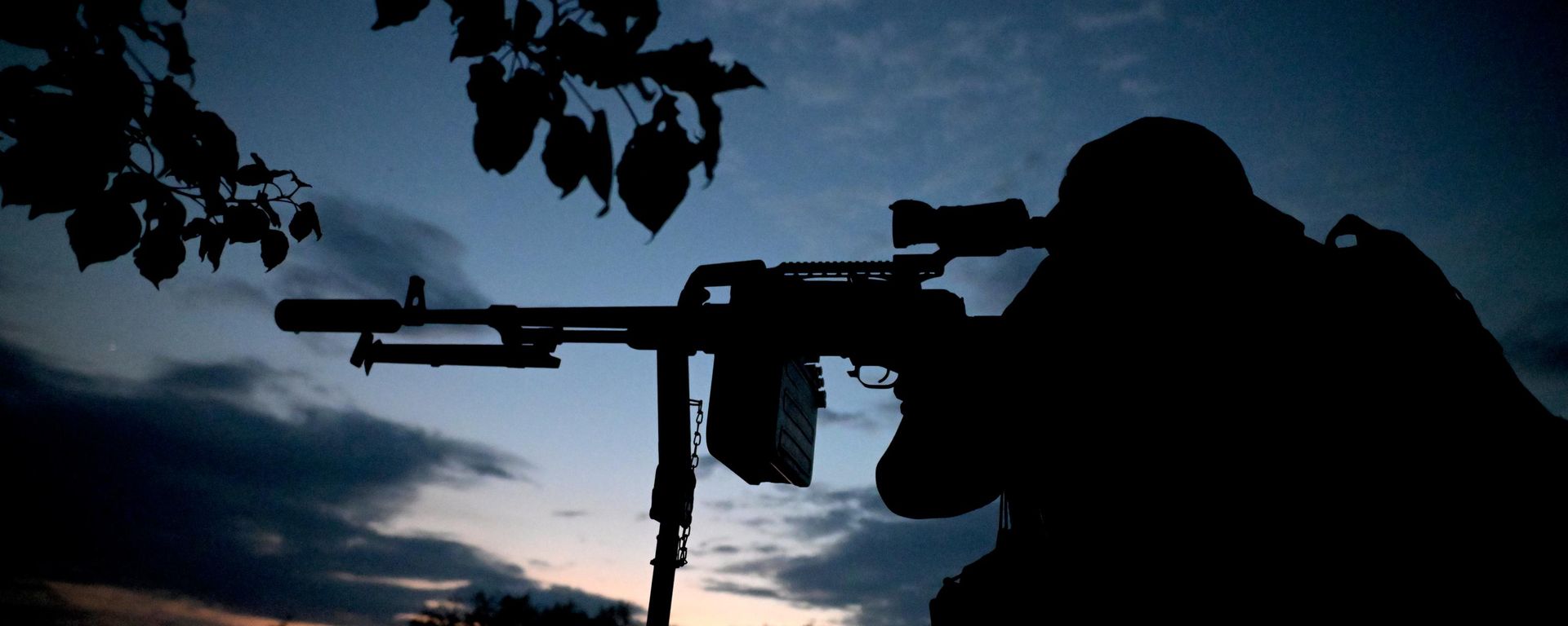 Боевая работа мобильной огневой группы отряда Русь в ЛНР. - Sputnik Таджикистан, 1920, 07.07.2026