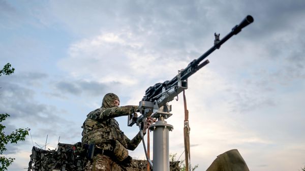 Боевая работа мобильной огневой группы отряда Русь в ЛНР. Иллюстративное фото - Sputnik Тоҷикистон