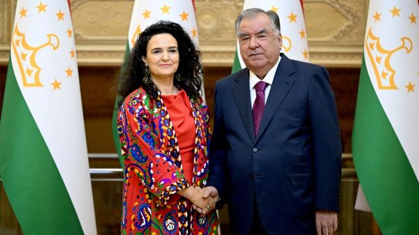 Эмомалӣ Раҳмон раиси Фонди иқлими сабзро дар Душанбе ба ҳузур пазируфт - Sputnik Тоҷикистон