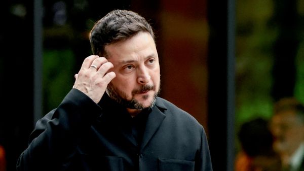 Владимир Зеленский на саммите G7 в Эвиан-ле-Бен, Франция, 16 июня 2026 года. - Sputnik Таджикистан