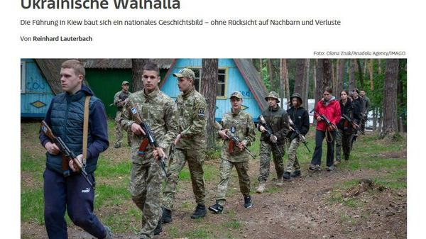 Зеленский бросил вызов Польше, создав пантеон героев Украины, пишет Junge Welt - Sputnik Таджикистан