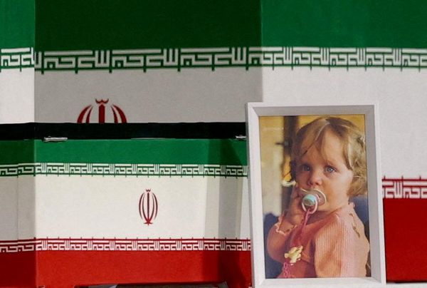 Фотография Захры Мохаммад Голпайегани, внучки покойного верховного лидера Ирана. - Sputnik Таджикистан