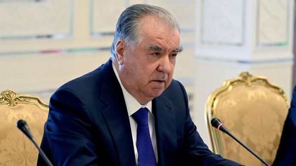 Рабочий визит Эмомали Рахмона в Исламскую Республику Иран для церемонии прощания с верховным лидером Али Хаменеи. - Sputnik Таджикистан