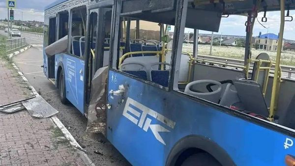 Бесарнишини Украина дар вилояти Белгород ба як автобуси мусофирбар ҳамла карда, шаш нафар, аз ҷумла ду кӯдакро захмӣ кард - Sputnik Тоҷикистон