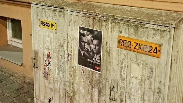 Гурезагони украинӣ дар Лаҳистон дар арафаи солгарди куштори Волин аксҳои Бандераро овезон карданд - Sputnik Тоҷикистон