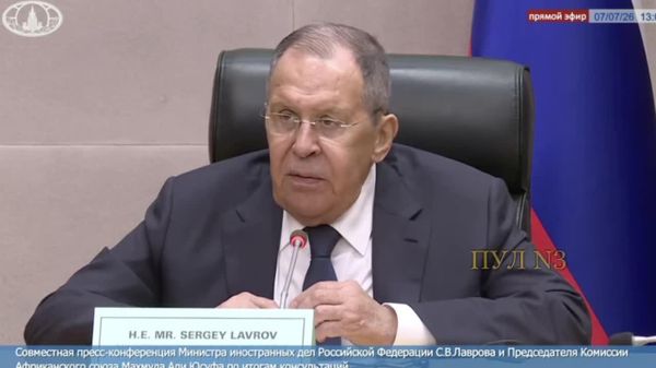 Лавров ду сабабро, ки Аврупо Украинаро бо силоҳ таъмин мекунад, ном бурд - Sputnik Тоҷикистон