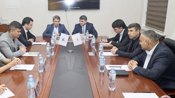 Аз президенти бошгоҳ то сармураббӣ: Беадабҳои футзали Тоҷикистонро ҷазо доданд - Sputnik Тоҷикистон